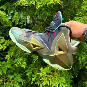 Nike Lebron 11s. Condition is used. SZ 11.5.